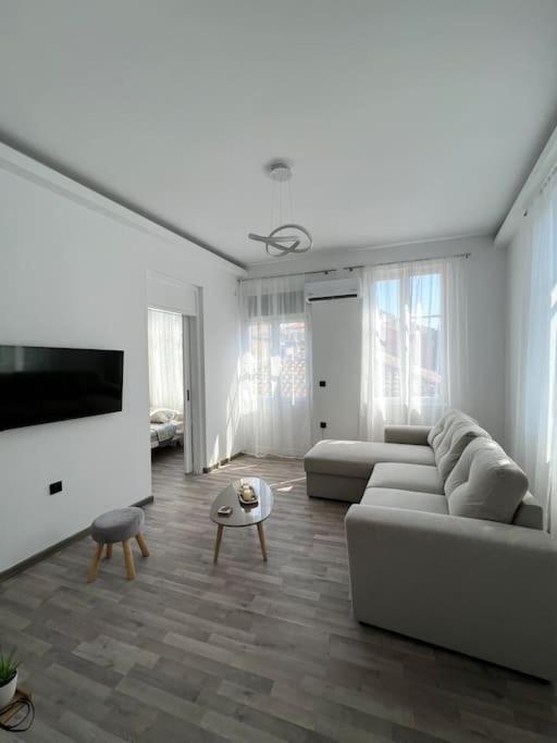 Bougainvillea Apartments 2 ナフプリオ エクステリア 写真