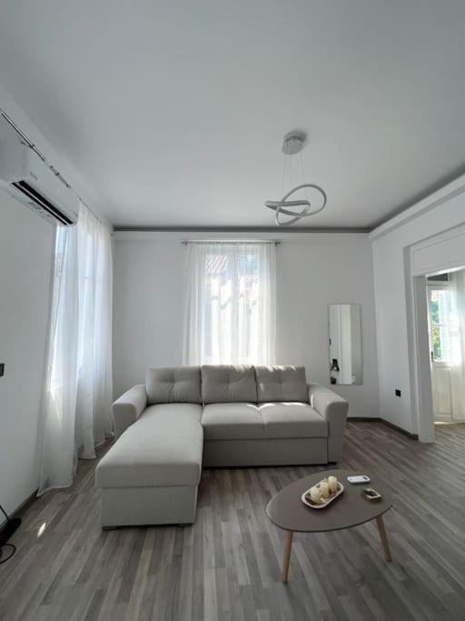 Bougainvillea Apartments 2 ナフプリオ エクステリア 写真